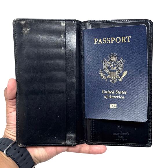Louis Vuitton Long Wallet / Passport Case - Picture 2 of 16